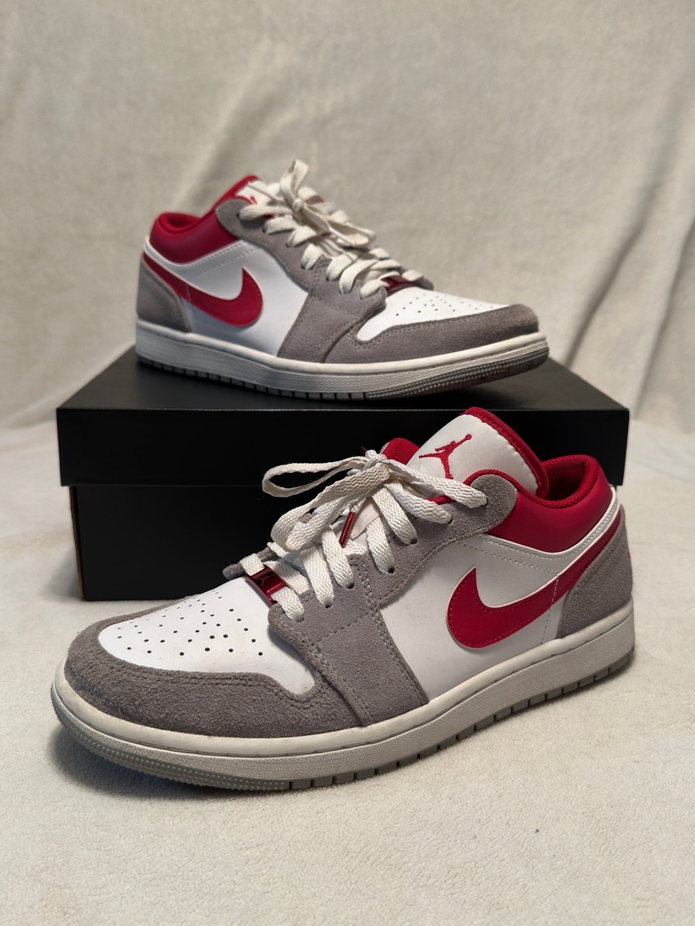 Nike Low-Top Sneakers in White, Gray & Red